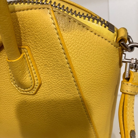 Authentic Givenchy Antigona - Picture 5 of 15
